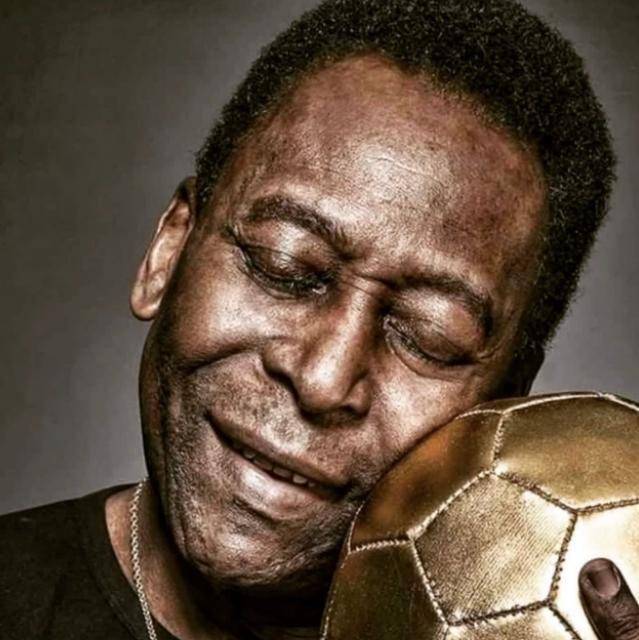 贝利是第一个公认的"球王".