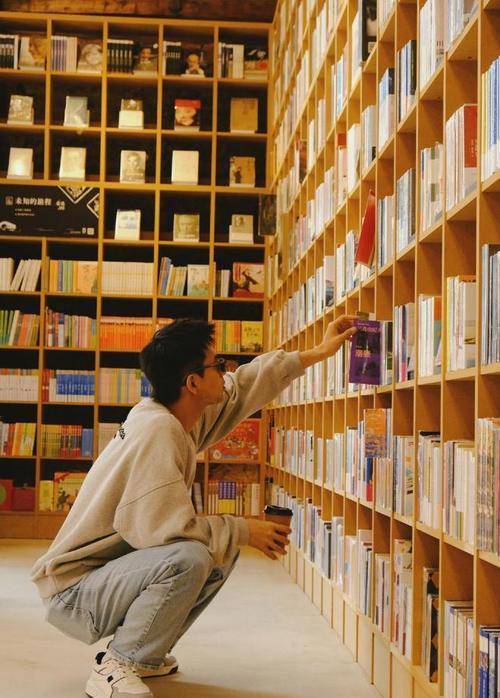 李现晒腹肌自拍照,被赞男神真自律