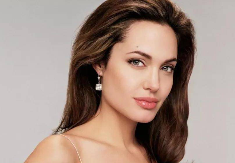 安吉丽娜·朱莉示范秋季长裙出街,时尚优雅不止在荧屏_女神_束腰带_仙