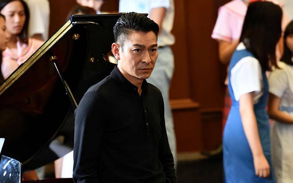 刘德华,星爷,宋丹丹齐上阵都捧不红她一个人,经纪人就差跪下了_喜剧