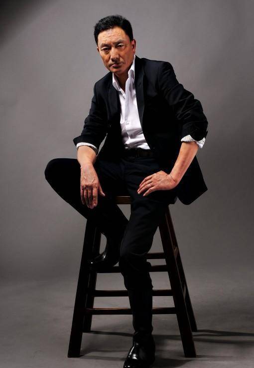 藏族演员多布杰:自学考入专业院校,出道34年有坚守,从不开豪车_表演