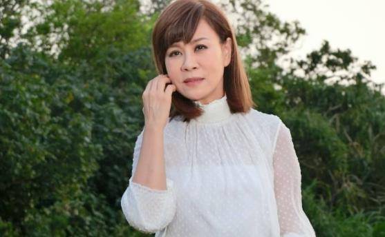 这位女歌手出道的时间很早,年轻的观众对她可能不太了解,不过某些作品
