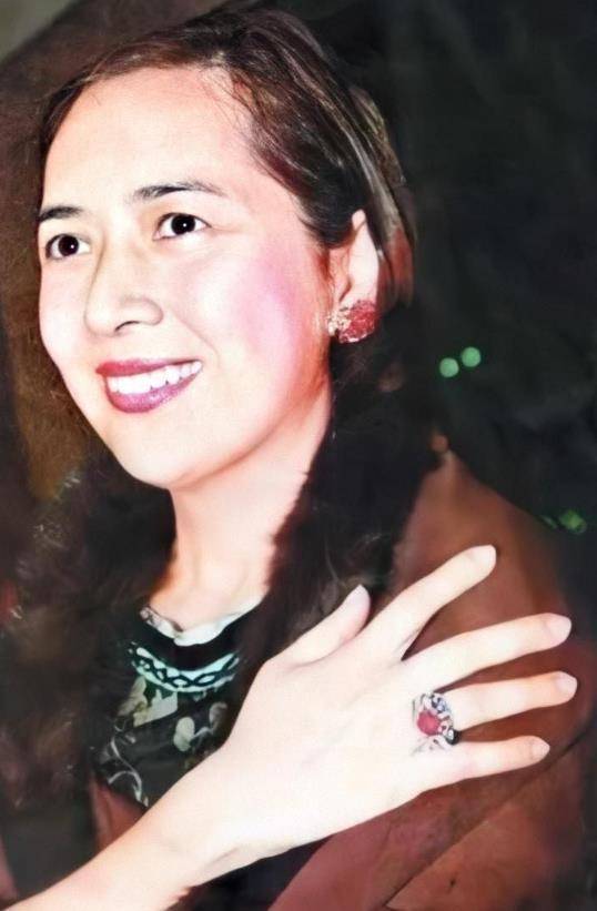 宝咏琴这一生,成就了刘銮雄,却没能放过自己_公司_母亲_大刘