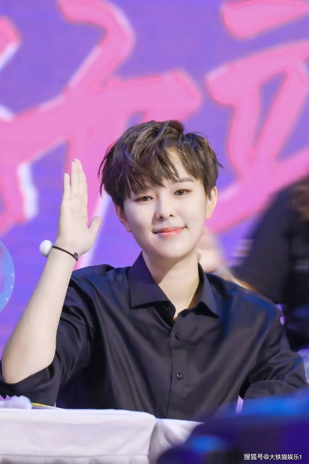 8位中性风女星现状:多人已无人问津,"男人婆"却变得风情万种_李宇春