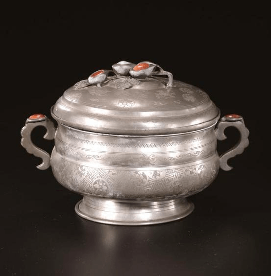 而瑞安这件锡暖锅是温州锡器行业的代表产品,反映了清代晚期温州锡器