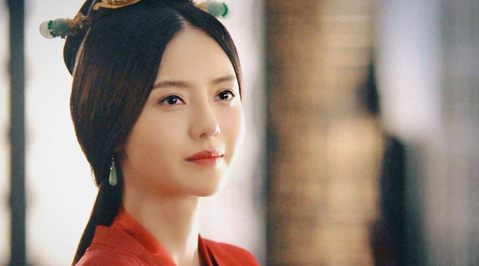 三国美女甄宓,因一件小事被曹丕赐死,下葬时被发覆面,以糠塞口_曹操