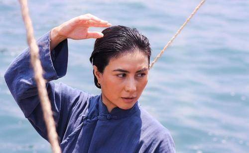 何鸿燊"最叛逆"女儿何超仪,嫁给港版"木村拓哉",两人恩爱17年_子聪