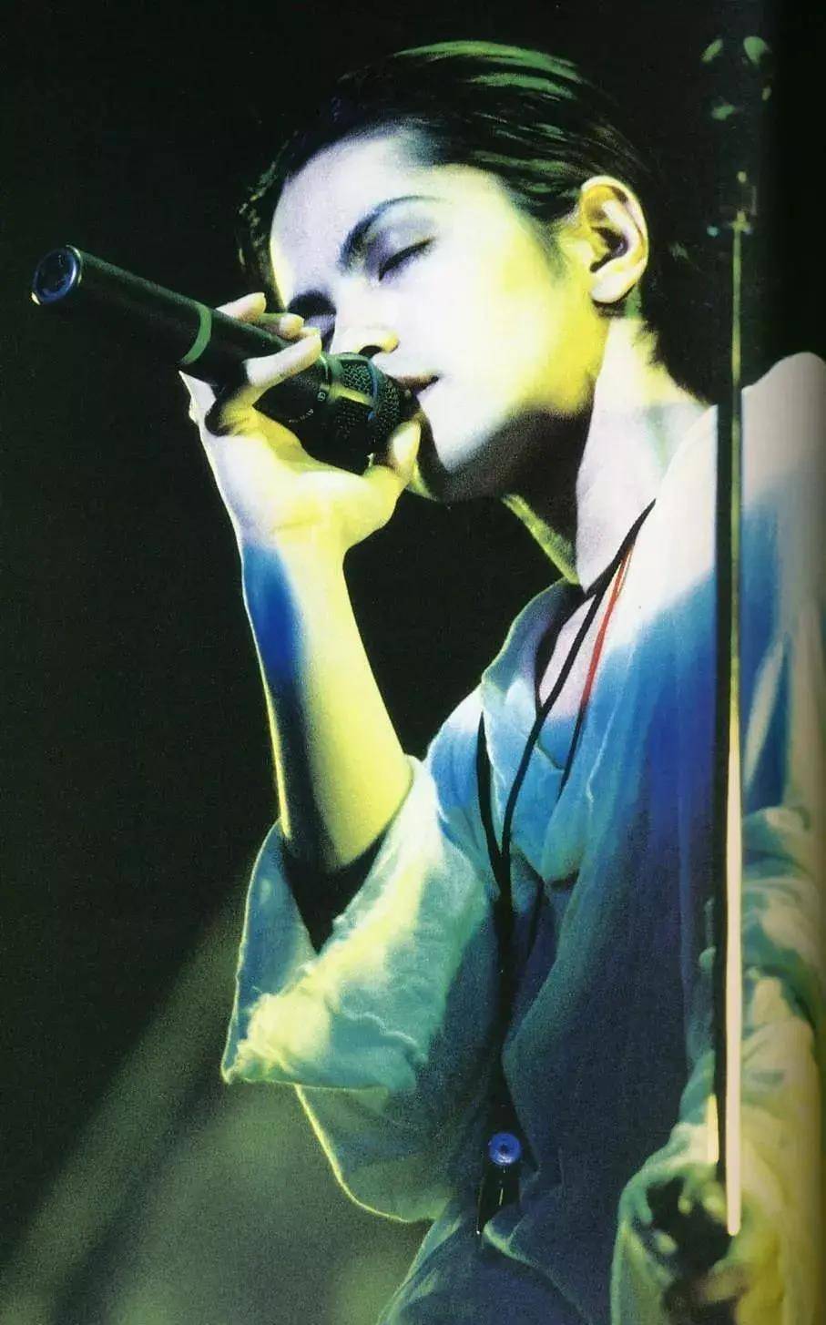 他的颜值打败了木村拓哉,还是国外殿堂级乐队主唱_hyde_彩虹乐队_因为