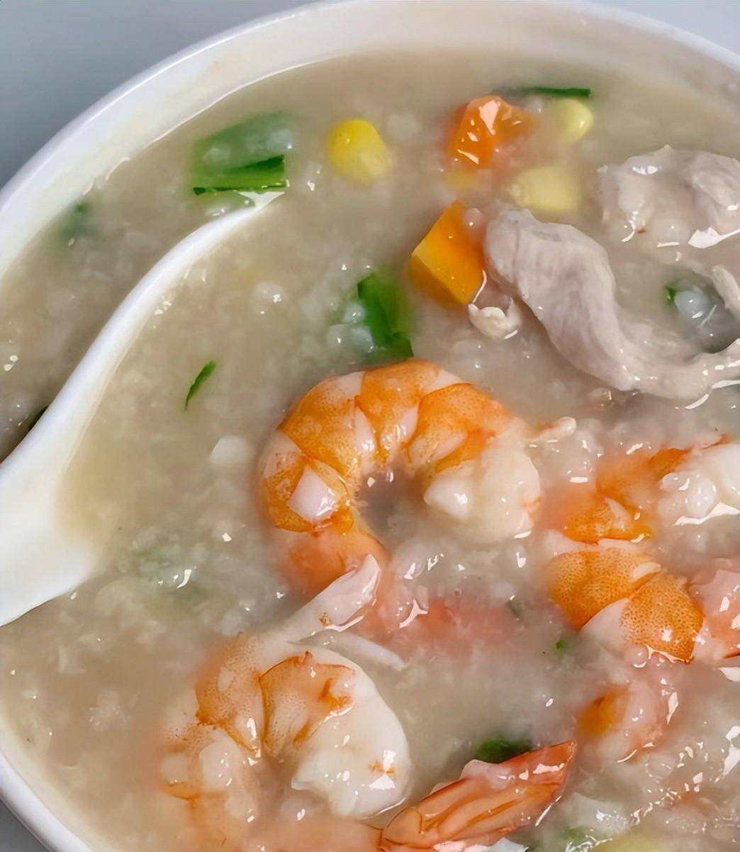 今天推荐我家早餐里的一道早餐——玉米虾仁瘦肉粥.