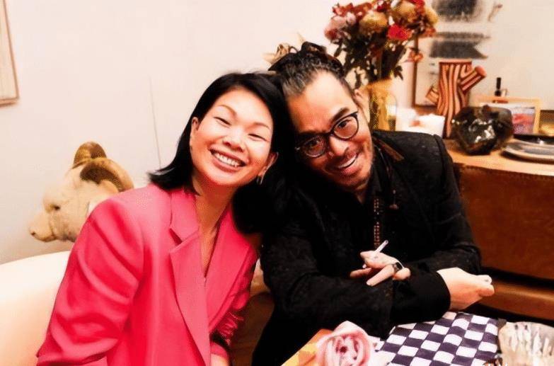 婚后,卢燕和丈夫旅居法国.