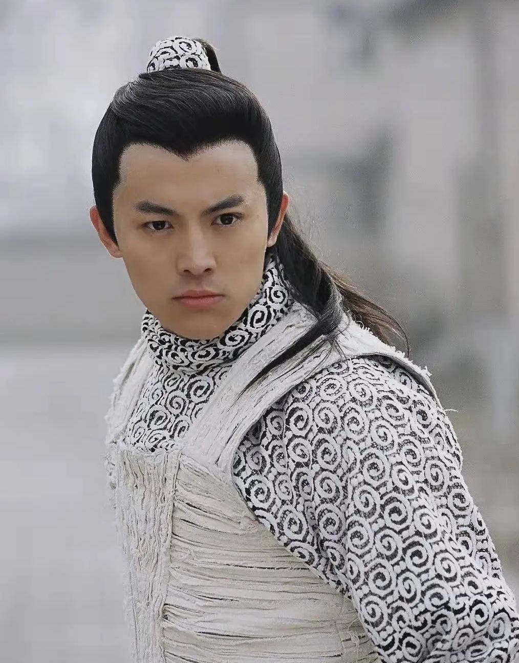 于波饰演谢宣于波饰演儒剑仙谢宣,身上有种迷人的书生气.