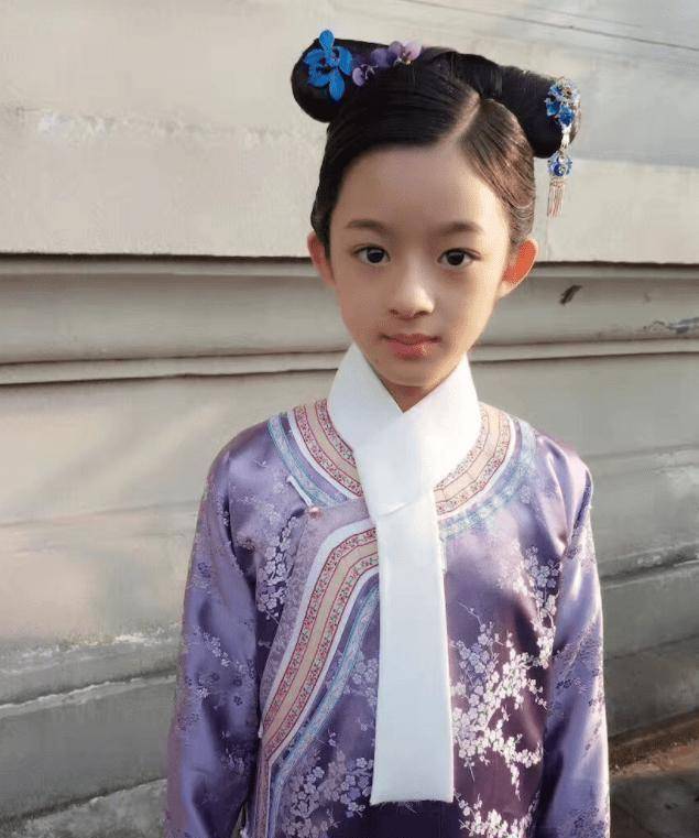 杨幂旗下的最美小童星,演戏有灵气,承包了各路女主的少女时代_莫扎特