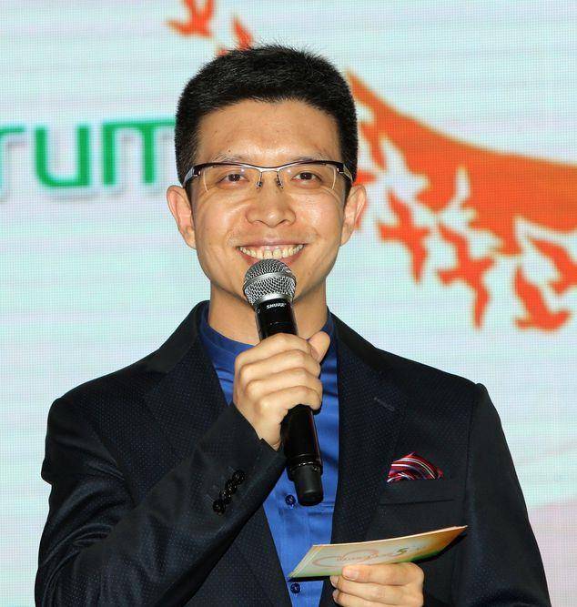 央视第一段子手,朱广权台上台下差距悬殊,感情生活却一片空白?