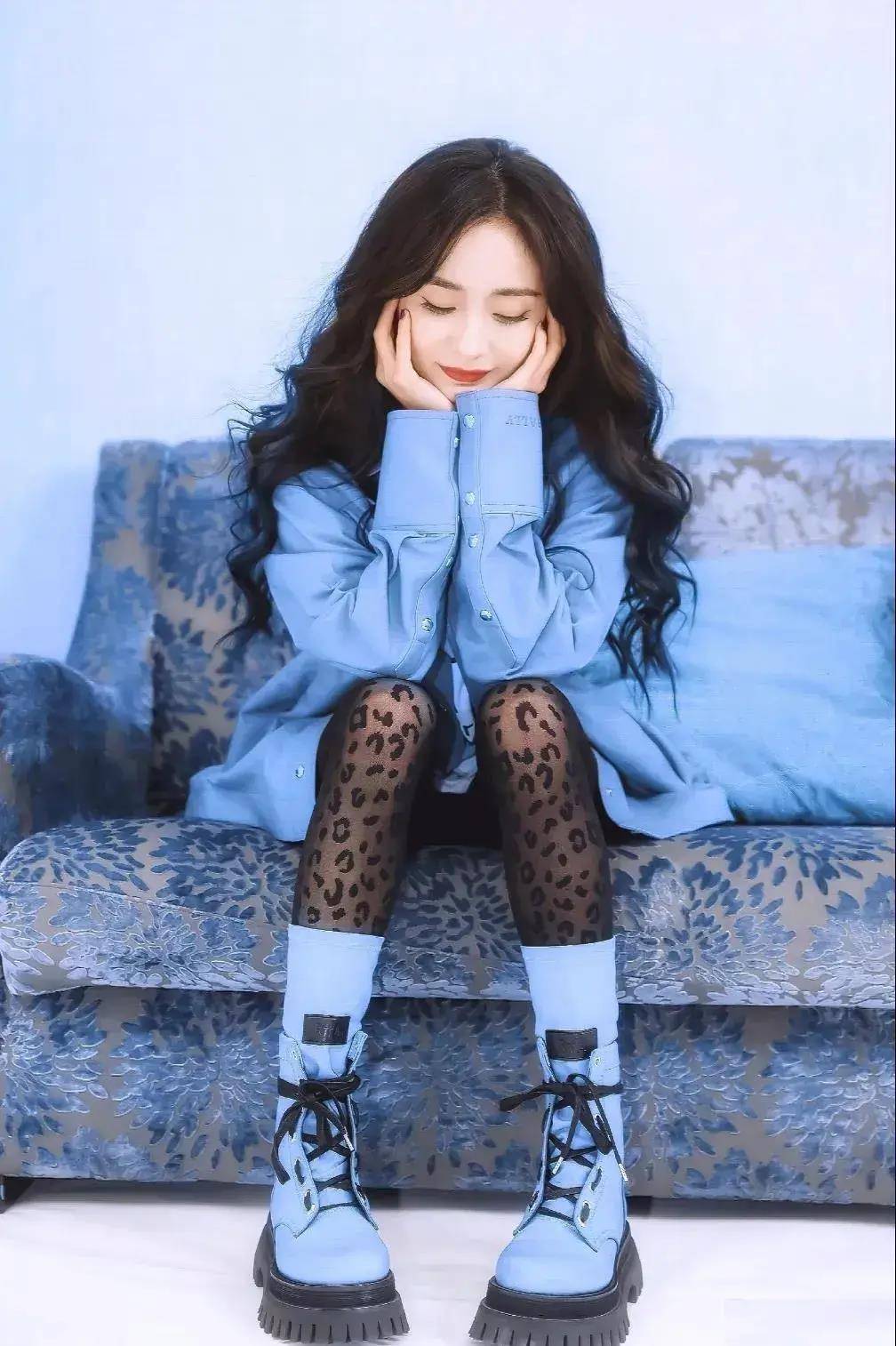 杨超越这两年美出圈了!但我看到了她们的小心机_cr@_精灵_身材