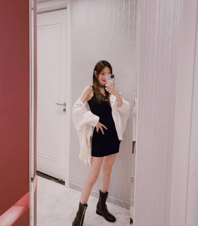 小璐晒照罕见被网友投诉,这到底发生了什么?_社交_内容_账号