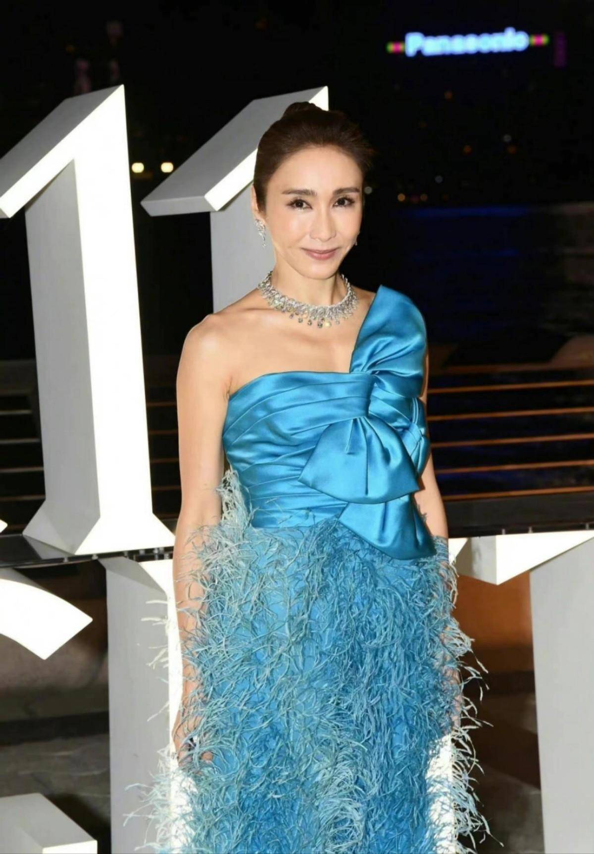 黎姿突然老好多啊!同框郑秀文像隔辈人,瘦太大一点没福相