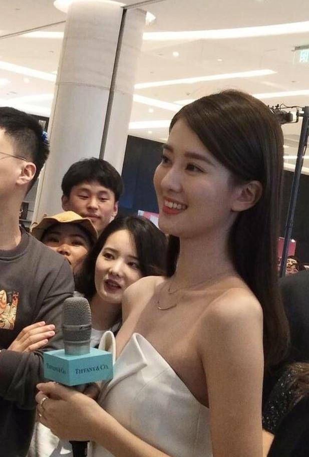 可是在以前乔欣的经纪公司并不看好他!