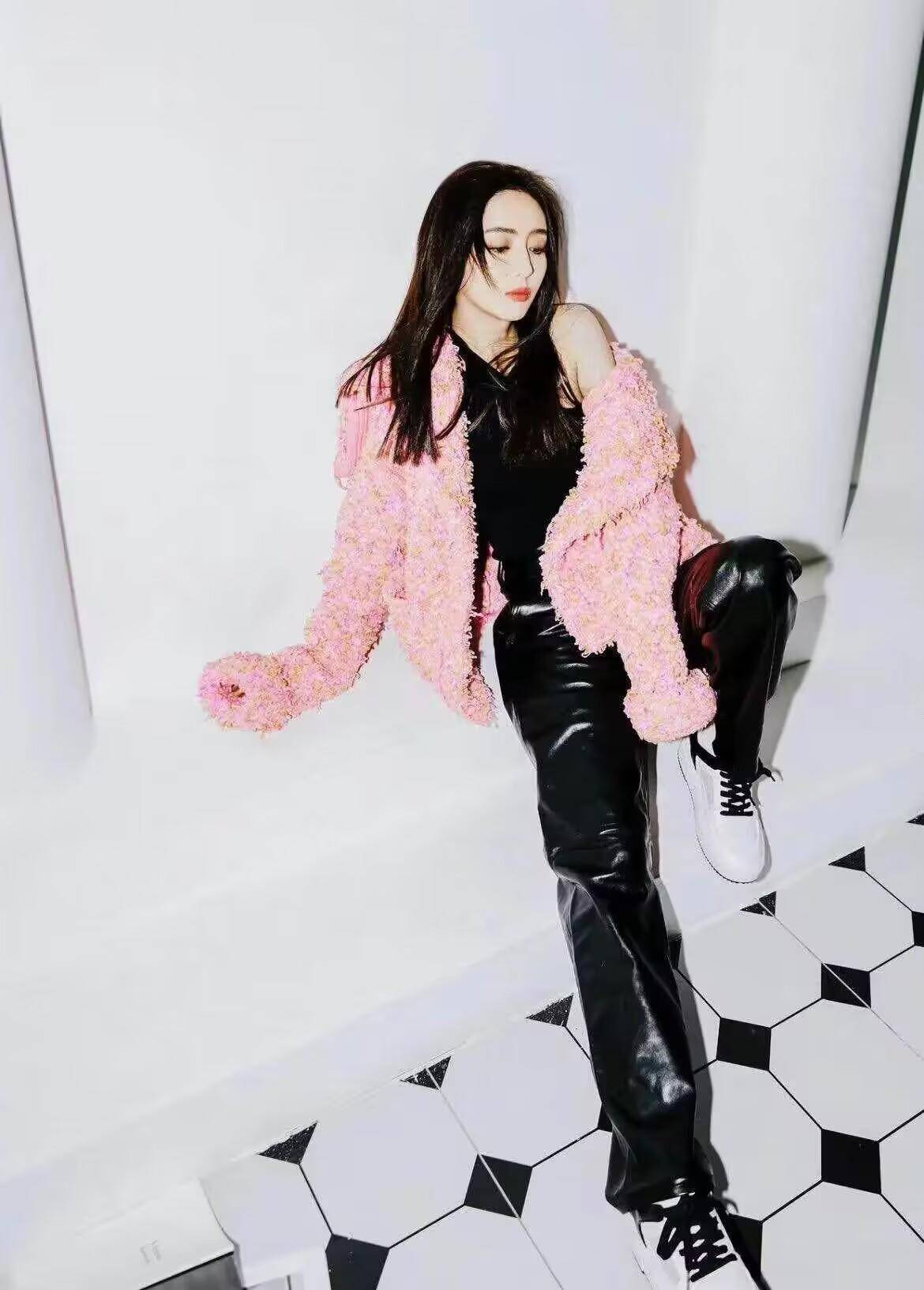 佟丽娅带火了一种穿法叫"上面去约会,下面去开荒",真显瘦_造型_衣服