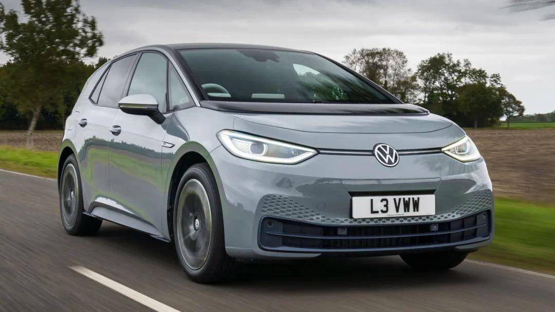 428匹 后置后驱,顶配20万不到,这些车城市开着比宝马都爽!