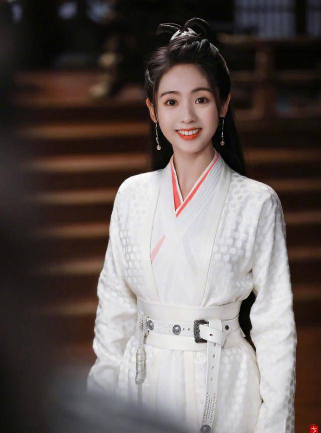 《我的小确幸》刚收官,邢菲官宣一部67武侠剧,看到男主太期待了