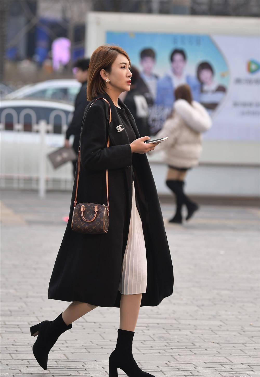 冬季的高跟短靴,穿搭简单,增高显瘦,还非常保暖_美女_黑色_cm