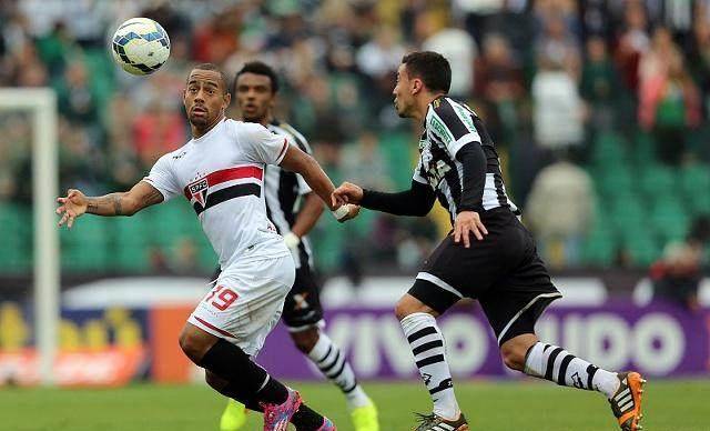 因为莫雷诺作为一个南美球星来说,之前面对的比赛场面都大开大合的.