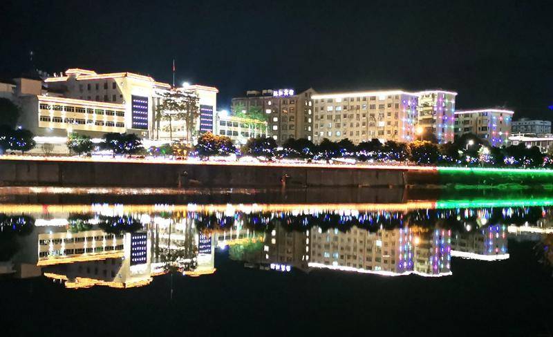 实拍广西环江,一座县城的夜景,真的有些令人惊艳了