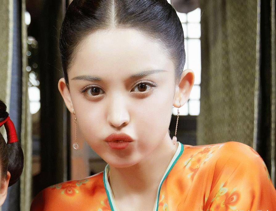 古力娜扎新剧开播引热议,与大5岁麦迪娜演母女,确定没开玩笑?