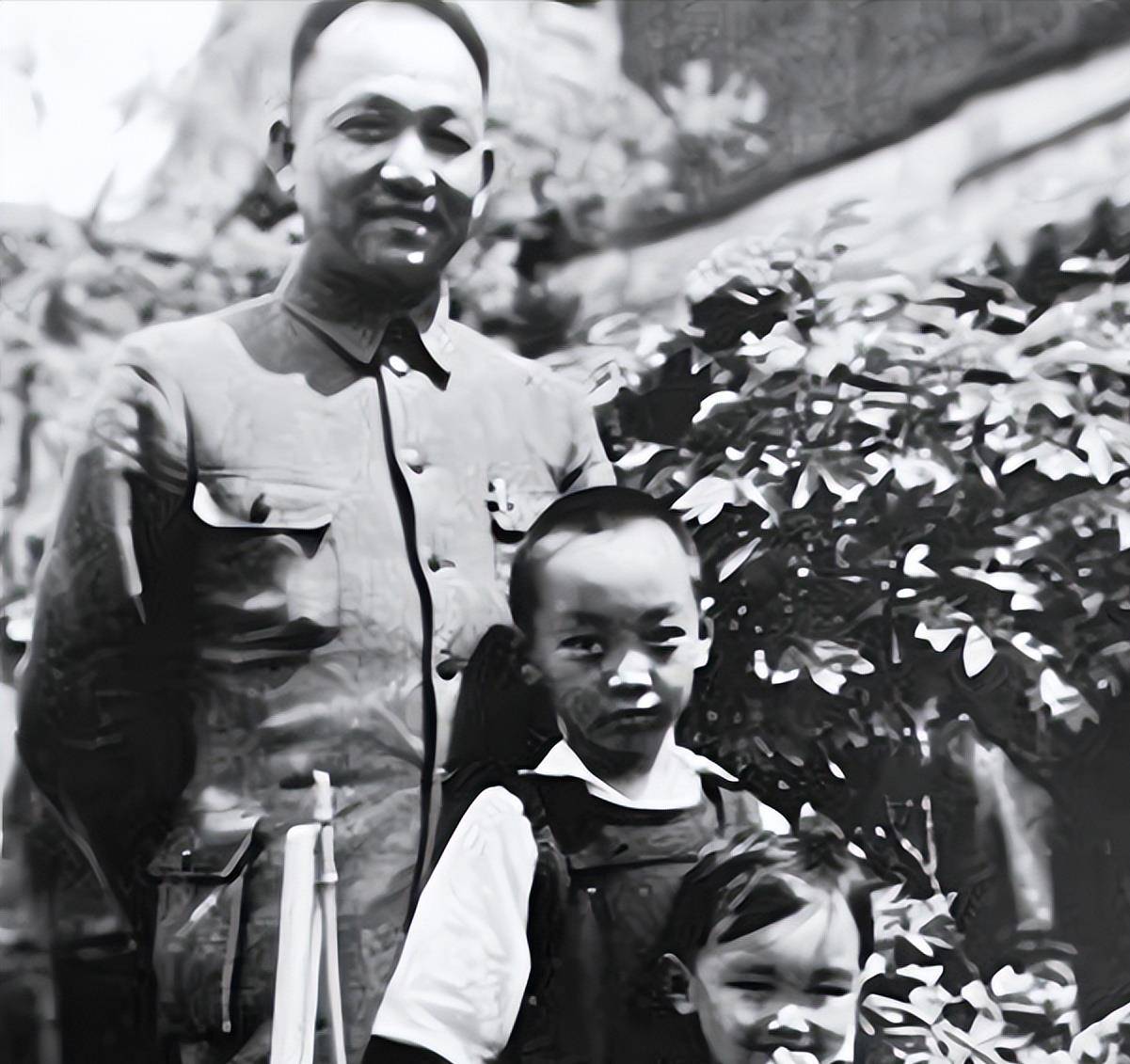 陈光去世后整整40年的1994年6月,身患重病弥留之际的史瑞楚对孩子们留
