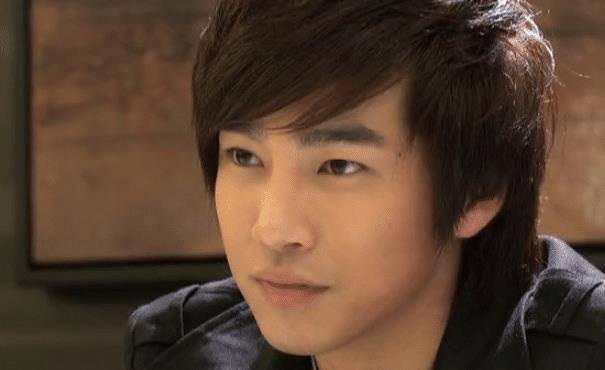 出道多年的邹廷威,还曾经做过运运动员,毕业于中戏表演系话剧班_角色