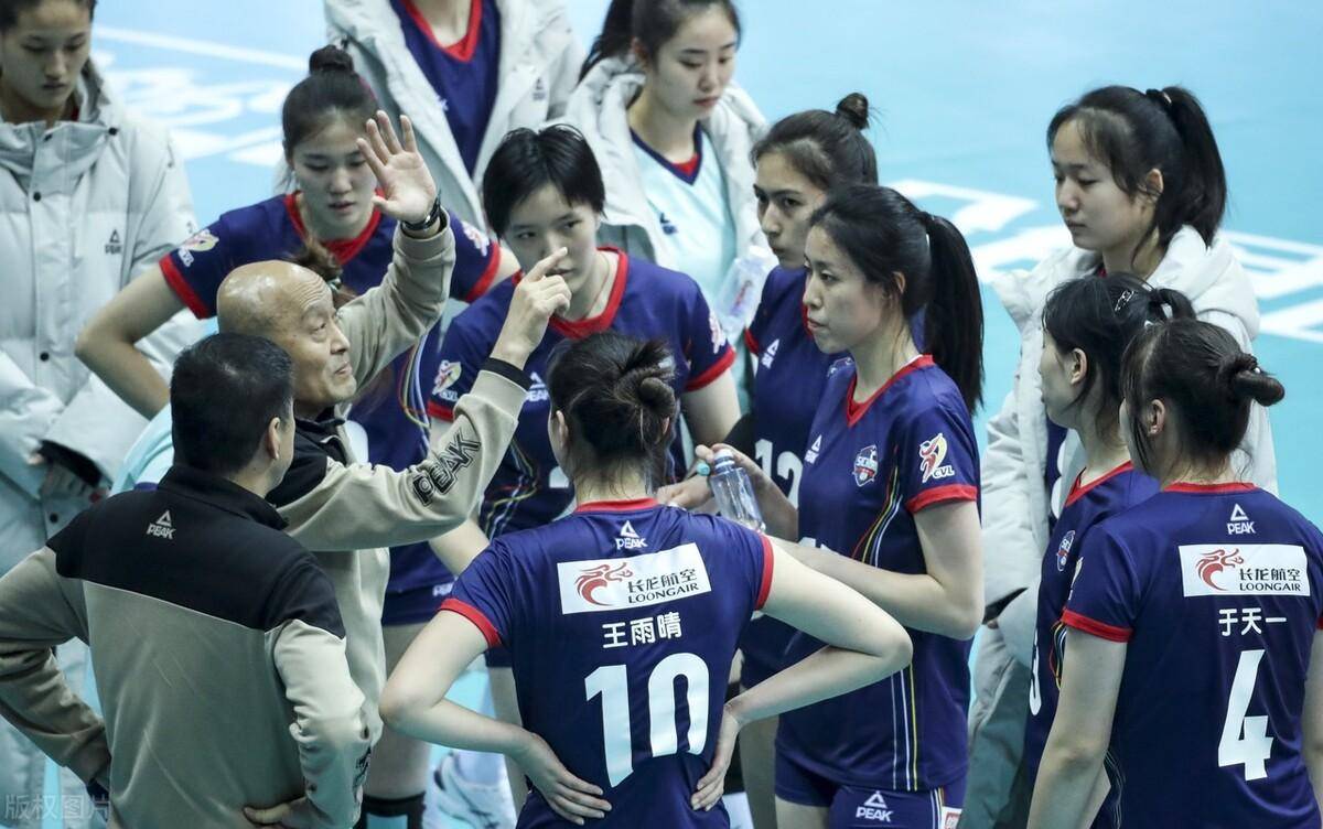 前中国女排主帅率队三连败!朱婷母队胜强敌夺四连胜_比赛_河南_广东