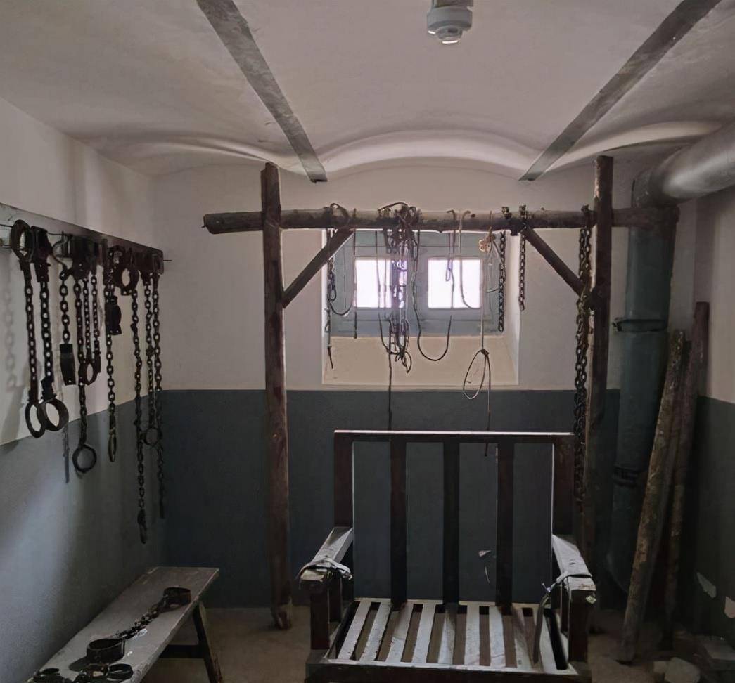 气急败坏的国民党残忍地杀害了江姐,并把她抛尸在镪水池中试图毁尸