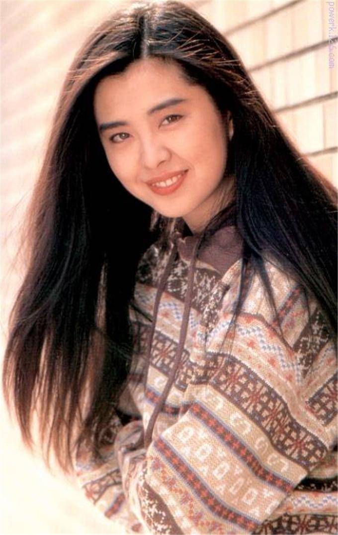 邱淑贞谈成龙,成龙的枪法很准,那把道具枪是仿柯尔特手枪_王祖贤_王晶