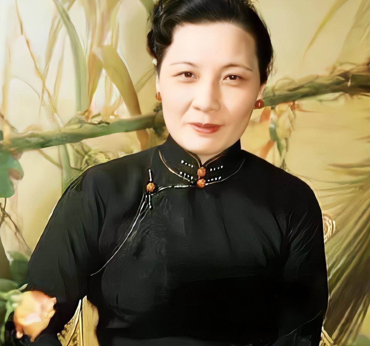 2003年,106岁高龄的宋美龄罕见向孔令仪提出:要去墓园里面看看_蒋介石