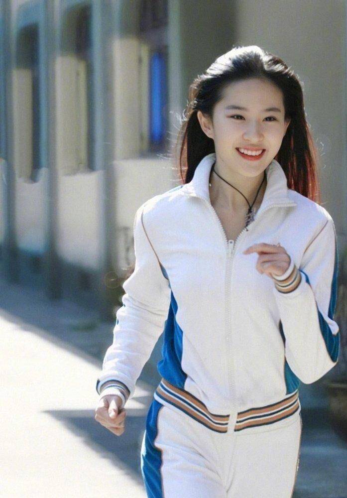 刘亦菲娱乐圈中出道时间超过15年的女明星很多,但是这一类女明星中,大