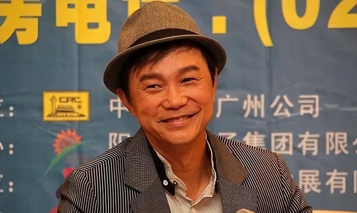 从被众人歧视,到成为歌坛二字巅峰,如今半数华语圈