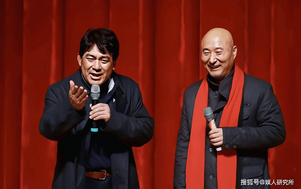 陈佩斯和朱时茂一起,在擂台上打拳击_裁判_比赛_创作