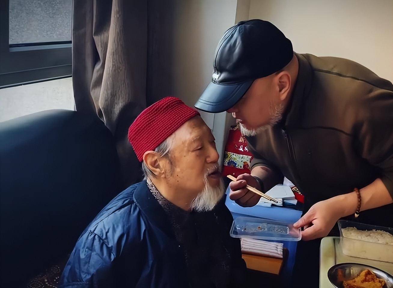 歌手火风妈妈去世,4天前透露父亲好转,母亲在接受急救_霍峰_老人_病房