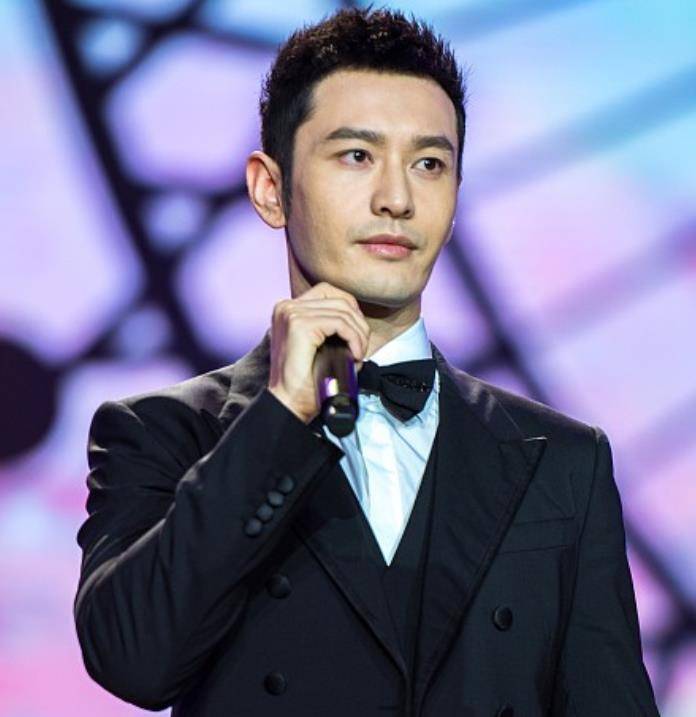 43岁黄晓明生图状态绝,戴上眼镜像斯文败类,网友:越看越顺眼了_金丝边