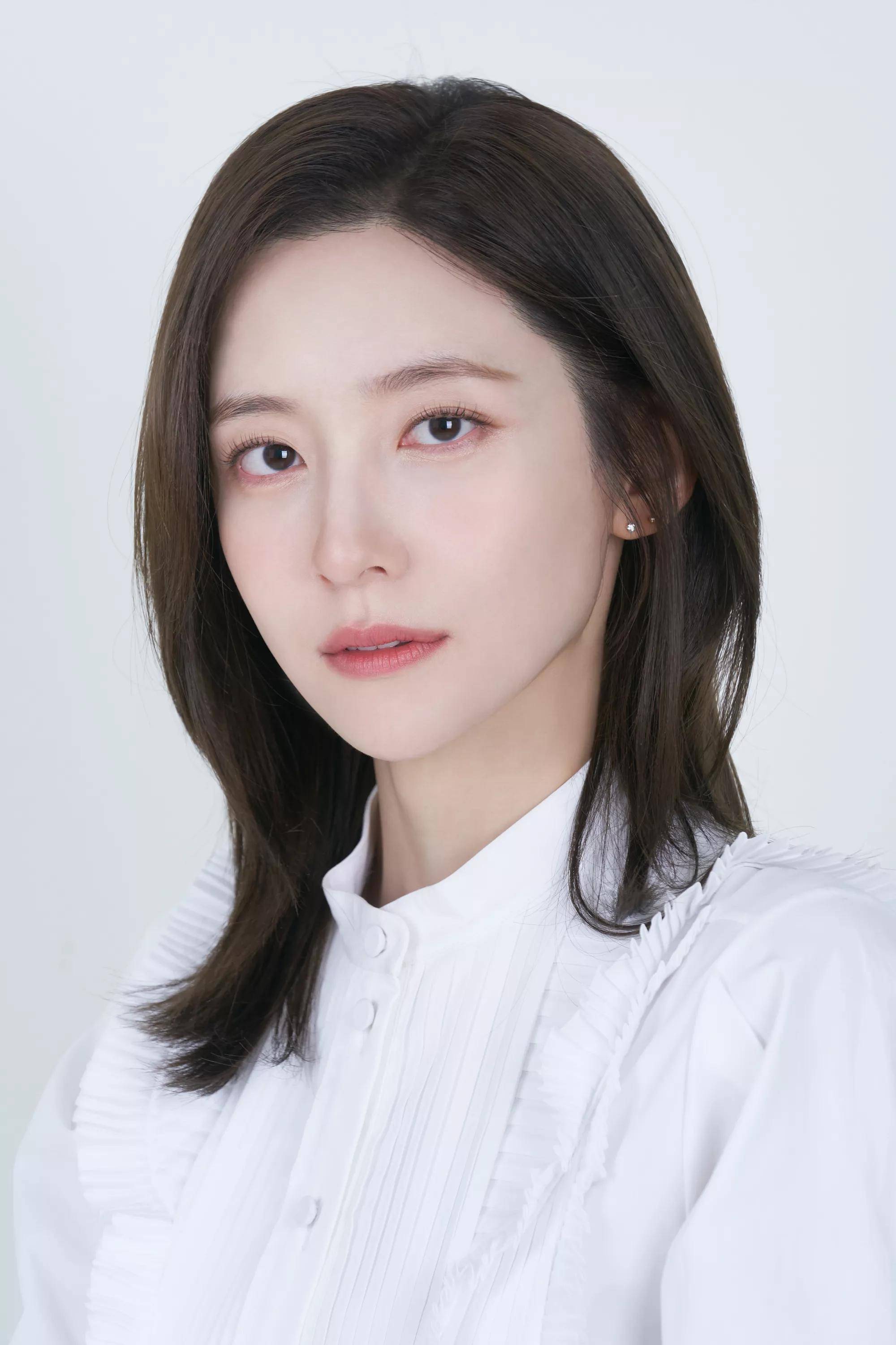 干净,漂亮,自然,大方,这些赞美的话用在朴智贤身上