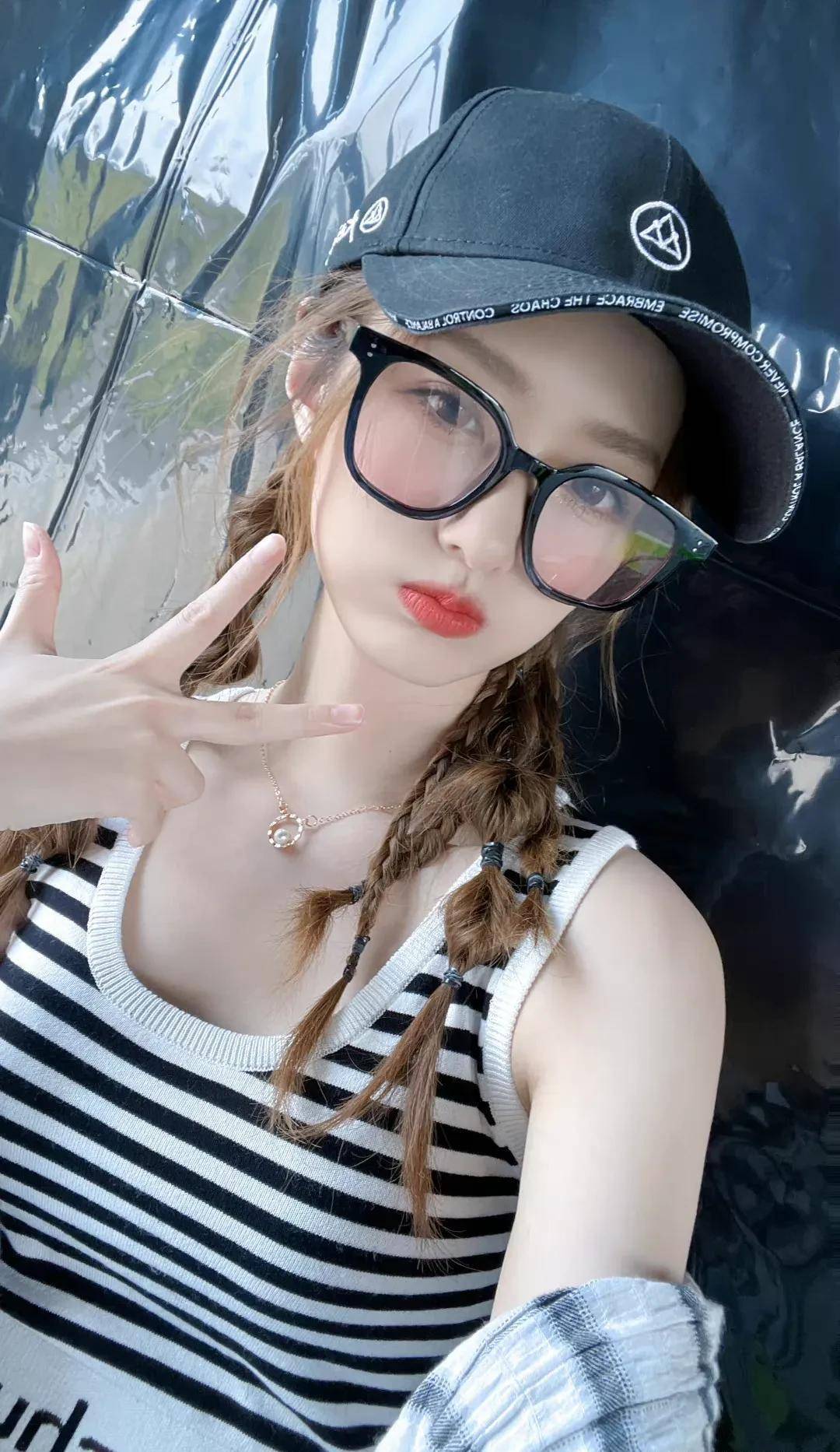 库里中国最美女球迷与腾讯解约,她是一个真正热爱篮球