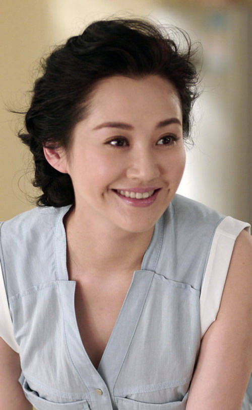 许晴妈妈年轻的时候也是个俊俏可爱的大美女哦,乍一看还以为是许晴