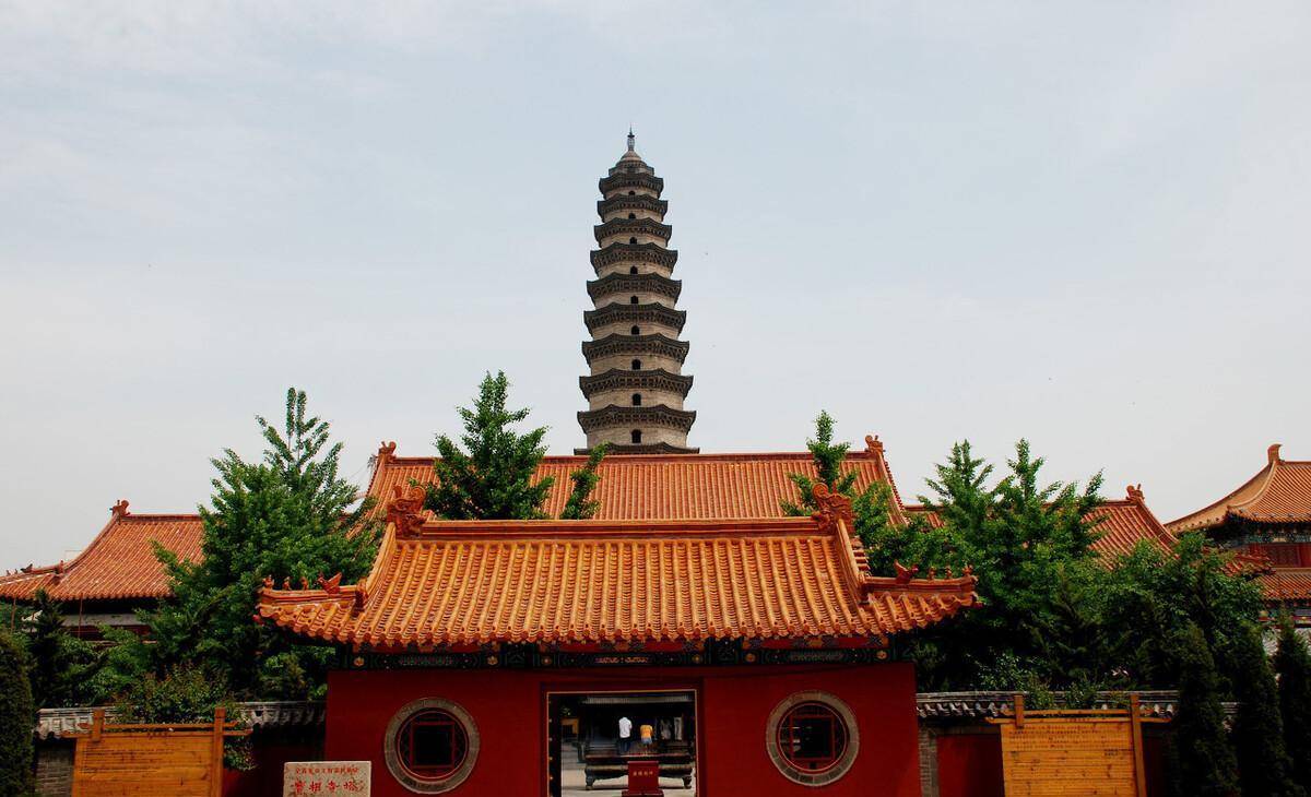 濟寧地區古剎寺廟眾多,比如濟寧城區的鐵塔寺,東大寺(清真寺廟),嘉祥