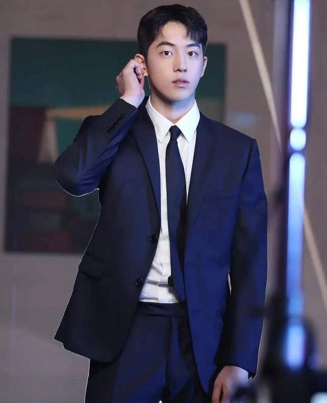 南柱赫剧中挤鼻子瞪眼,被嘲"用脚演戏",怪不得被男二抢风头