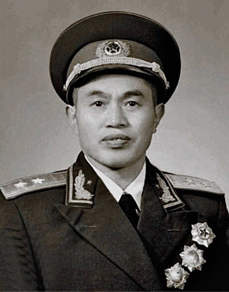 的十位开国中将,都是属于人民军队中的铁血战将_将军_解放战争_军长