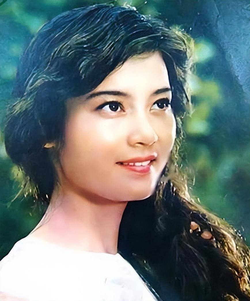 潘虹:32岁分手,68岁"表白前夫",无儿无女的生活开心就好_家山_事业