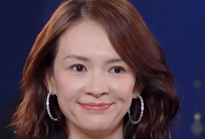 章子怡宣传新剧,示范教科书式表演只剩嘟嘴瞪眼,何炅还尬夸_上阳_演技