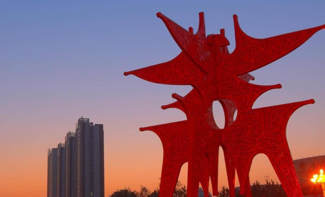 河南商丘一地标走红,高21米地跨长22米,不输中原福塔_生活_城市_建筑