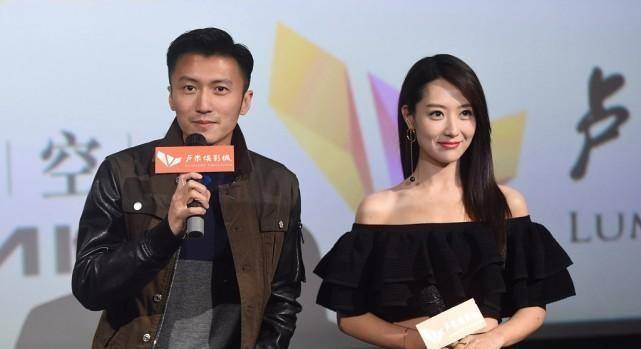 白冰对自己挺"狠心",头发扎得这么紧,但看着刘恺威的眼神亮了_女性