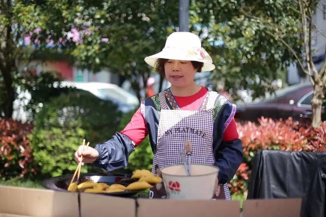 有畲乡棍凳,竹竿舞,五步拳,七步拳,大回拐棍等富含畲族特色的武术